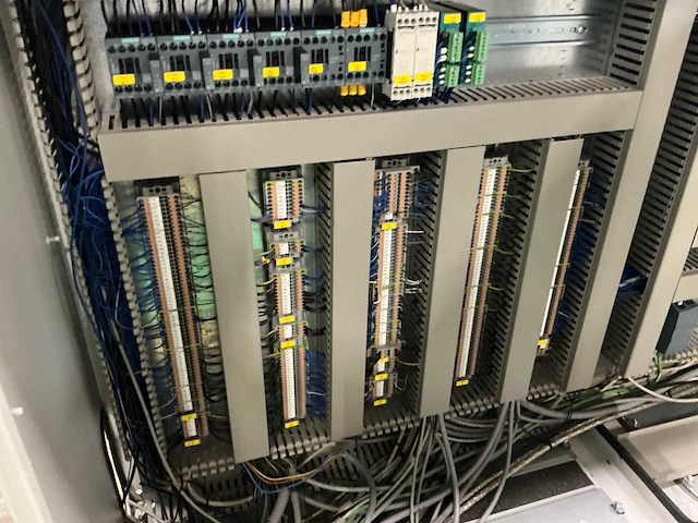 Schakelkast met inhoud - afbeelding 3 van  6