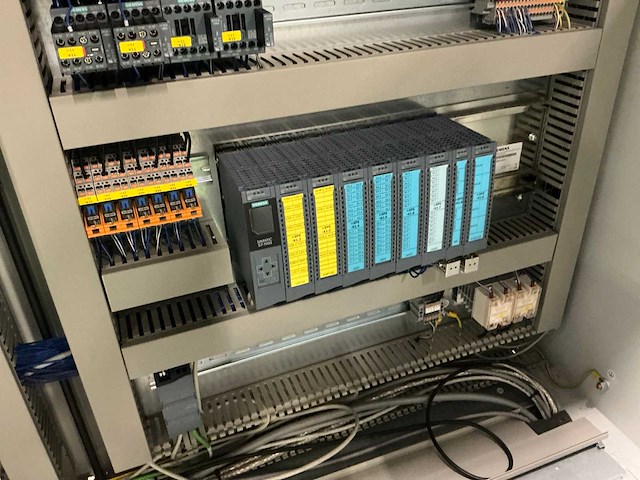 Schakelkast met inhoud - afbeelding 5 van  6