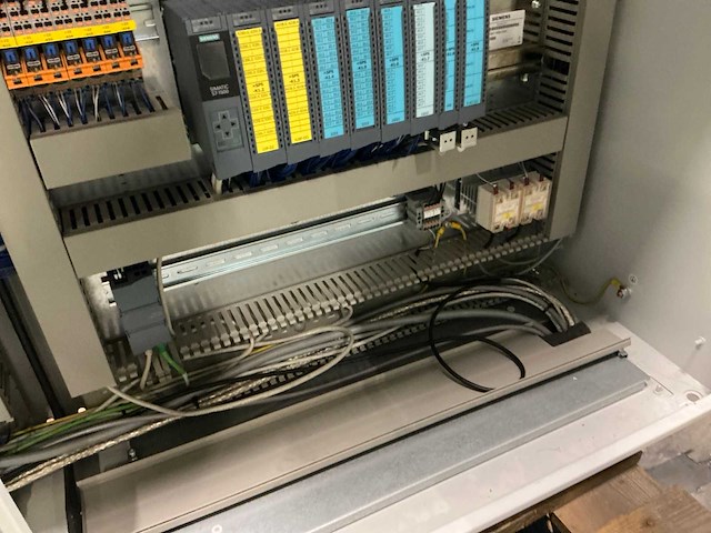 Schakelkast met inhoud - afbeelding 6 van  6