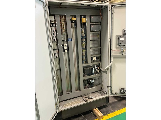 Schakelkast met inhoud - afbeelding 3 van  11