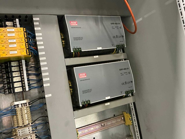 Schakelkast met inhoud - afbeelding 6 van  11