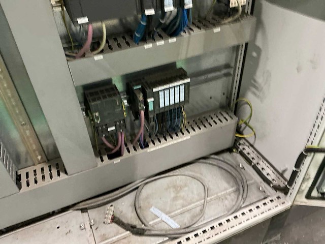 Schakelkast met inhoud - afbeelding 7 van  11