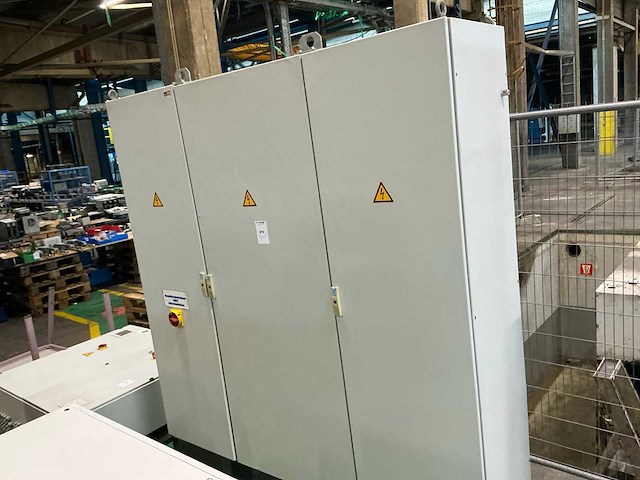 Schakelkast met inhoud - afbeelding 1 van  10