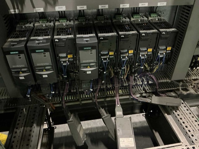 Schakelkast met inhoud - afbeelding 3 van  10