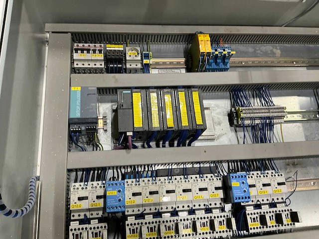 Schakelkast met inhoud - afbeelding 4 van  7