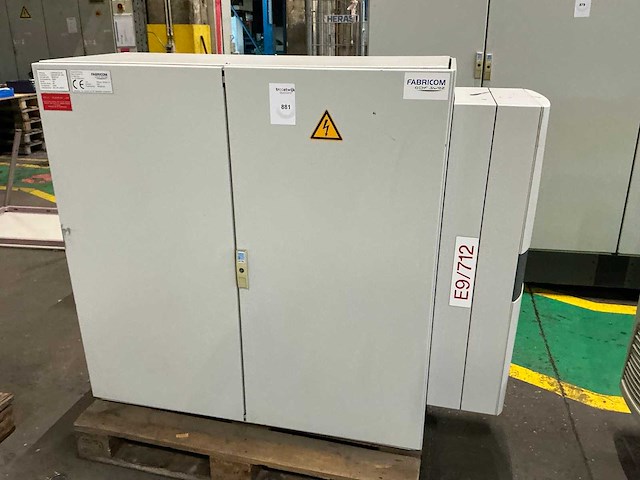 Schakelkast met inhoud - afbeelding 1 van  5