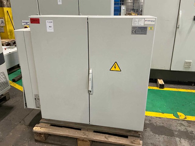 Schakelkast met inhoud - afbeelding 1 van  7