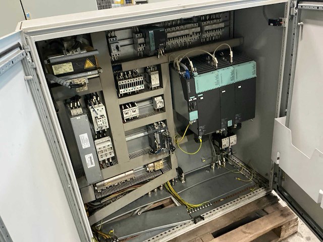 Schakelkast met inhoud - afbeelding 3 van  7