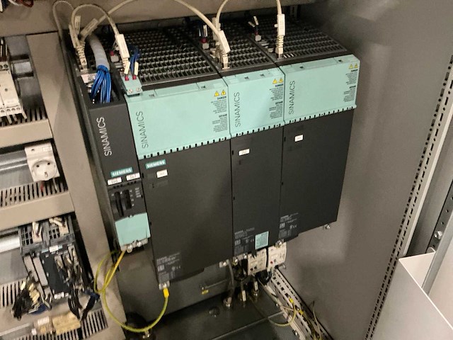 Schakelkast met inhoud - afbeelding 4 van  7