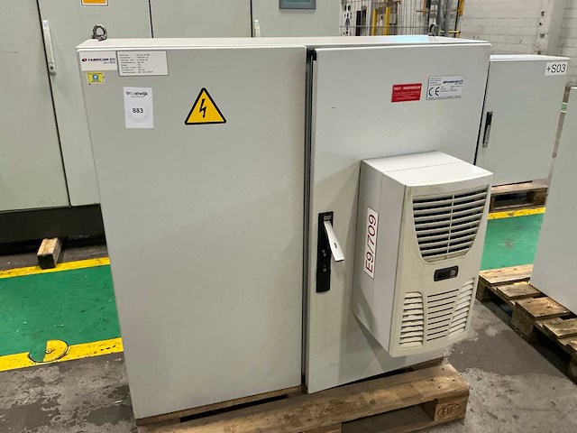 Schakelkast met inhoud - afbeelding 1 van  8