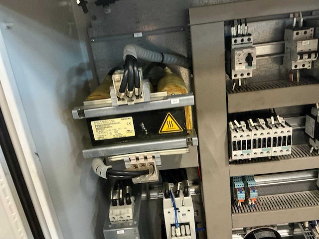 Schakelkast met inhoud - afbeelding 6 van  8