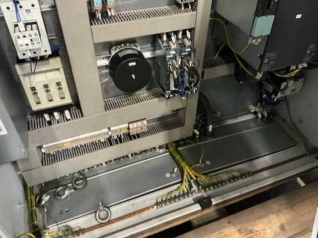 Schakelkast met inhoud - afbeelding 8 van  8