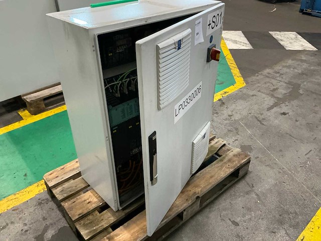 Schakelkast met inhoud - afbeelding 2 van  7