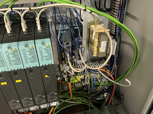 Schakelkast met inhoud - afbeelding 7 van  7