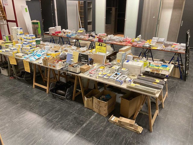 Scharnieren, deurbeslag, sloten, lampen enz - afbeelding 1 van  45