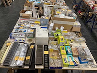 Scharnieren, deurbeslag, sloten, lampen enz - afbeelding 12 van  45