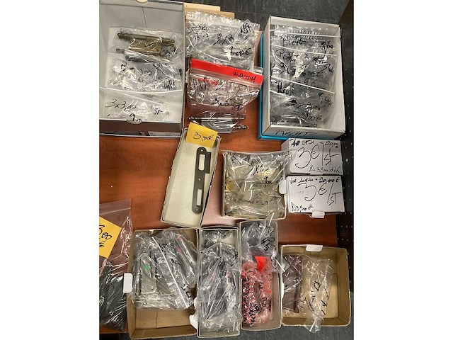 Scharnieren, deurbeslag, sloten, lampen enz - afbeelding 24 van  45