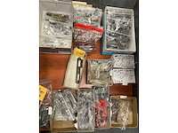 Scharnieren, deurbeslag, sloten, lampen enz - afbeelding 24 van  45