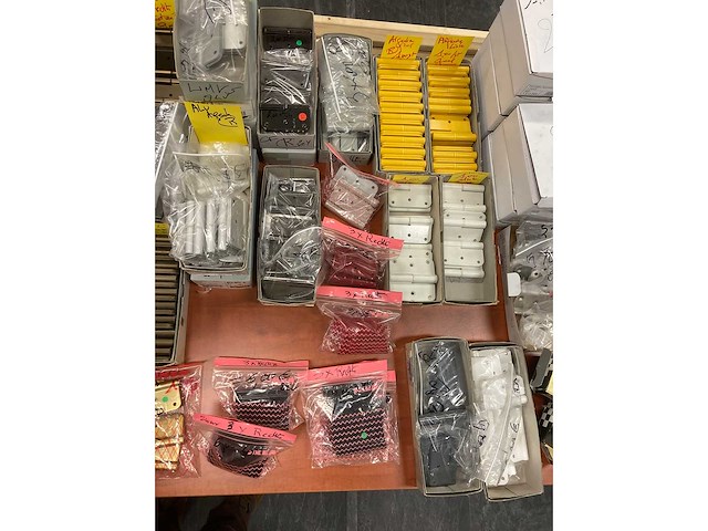 Scharnieren, deurbeslag, sloten, lampen enz - afbeelding 26 van  45