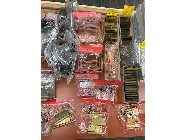 Scharnieren, deurbeslag, sloten, lampen enz - afbeelding 27 van  45