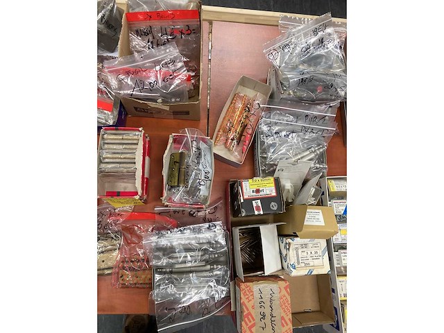 Scharnieren, deurbeslag, sloten, lampen enz - afbeelding 29 van  45