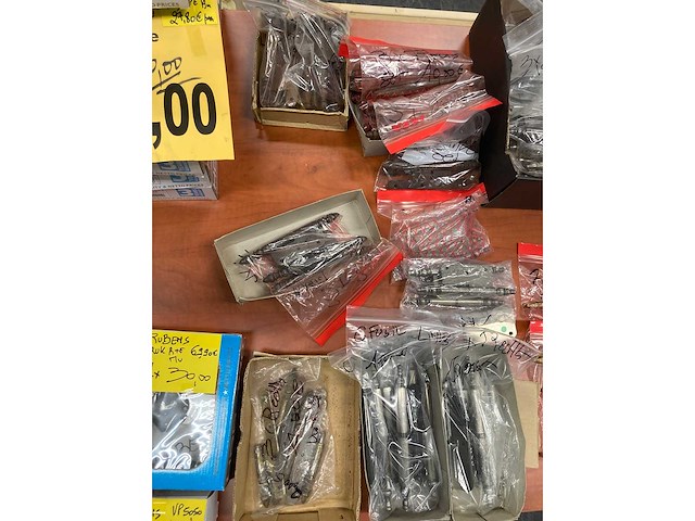 Scharnieren, deurbeslag, sloten, lampen enz - afbeelding 31 van  45