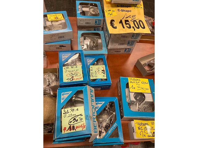 Scharnieren, deurbeslag, sloten, lampen enz - afbeelding 32 van  45