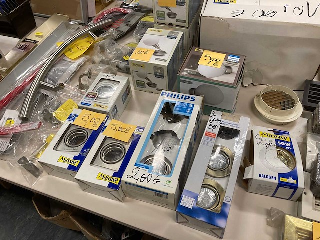 Scharnieren, deurbeslag, sloten, lampen enz - afbeelding 23 van  45