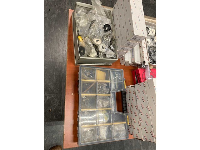 Scharnieren, deurbeslag, sloten, lampen enz - afbeelding 36 van  45