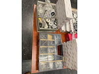 Scharnieren, deurbeslag, sloten, lampen enz - afbeelding 36 van  45