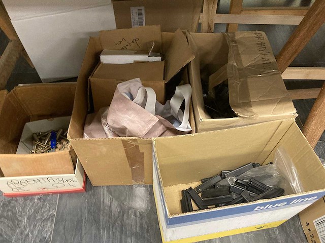 Scharnieren, deurbeslag, sloten, lampen enz - afbeelding 38 van  45