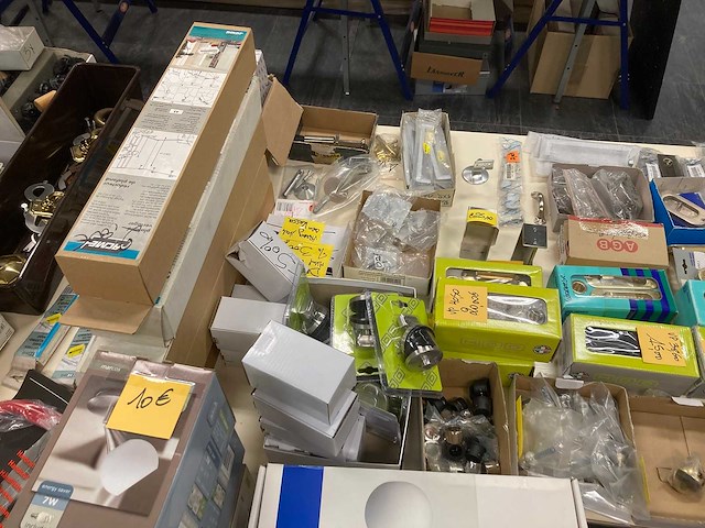 Scharnieren, deurbeslag, sloten, lampen enz - afbeelding 34 van  45