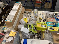 Scharnieren, deurbeslag, sloten, lampen enz - afbeelding 34 van  45