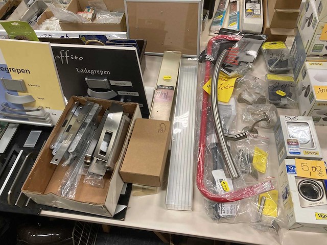 Scharnieren, deurbeslag, sloten, lampen enz - afbeelding 42 van  45