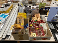 Scharnieren, deurbeslag, sloten, lampen enz - afbeelding 44 van  45