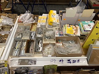 Scharnieren, deurbeslag, sloten, lampen enz - afbeelding 45 van  45