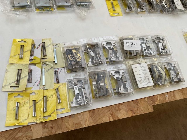 Scharnieren en kast verbinders - afbeelding 1 van  6