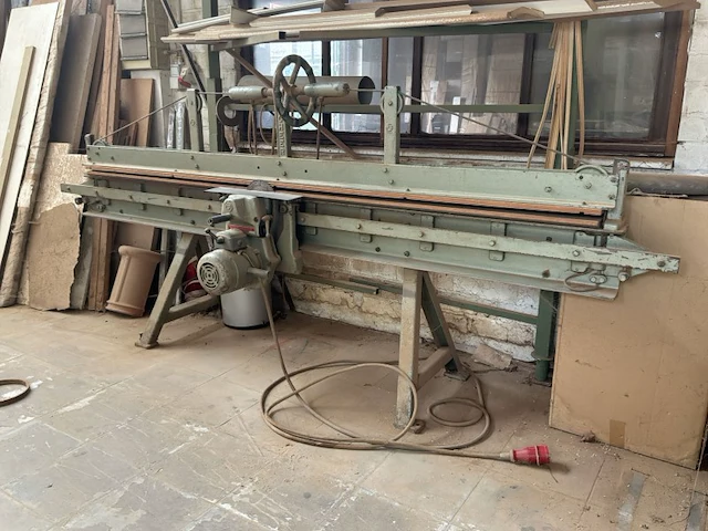 Scheer fm 2 2500 fineerzaagmachine - afbeelding 1 van  6