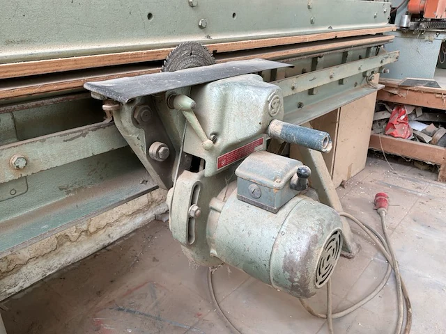 Scheer fm 2 2500 fineerzaagmachine - afbeelding 4 van  6