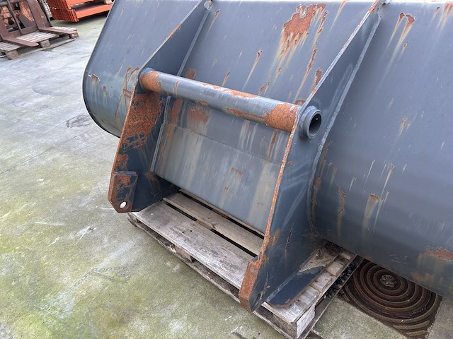 Schepbak voor merlo of bull - afbeelding 3 van  7