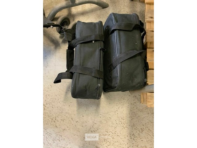 Schilderij standaards met draagtassen - afbeelding 3 van  5