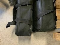 Schilderij standaards met draagtassen - afbeelding 3 van  5