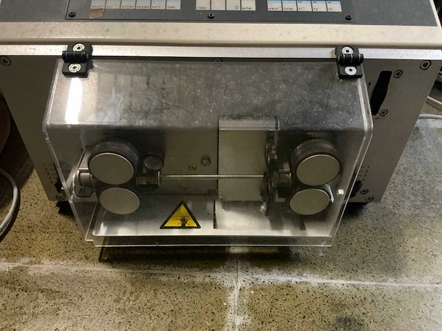 Schleuniger ecostrip 9300 kabelstripmachine - afbeelding 3 van  4