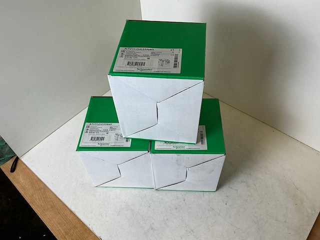 Schneider altivar atv312h055n4b frequentieregelaar (3x) - afbeelding 1 van  7