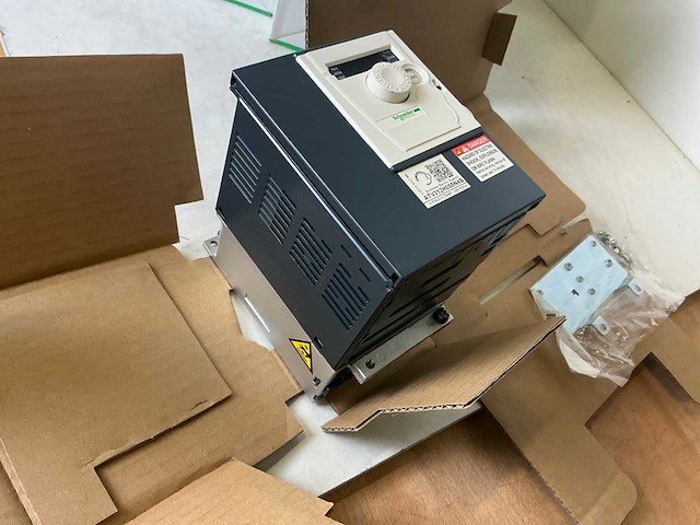 Schneider altivar atv312h055n4b frequentieregelaar (3x) - afbeelding 3 van  7