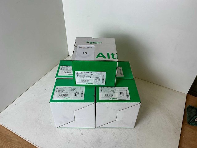 Schneider altivar312 atv312h018m2b frequentieregelaar (5x) - afbeelding 1 van  6