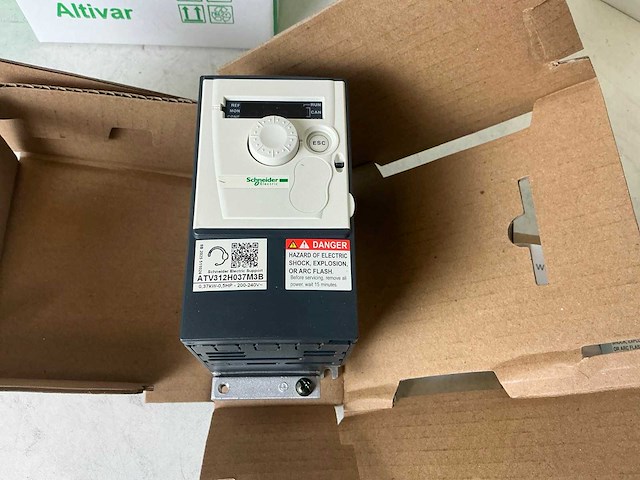 Schneider altivar312 atv312h037m3b frequentieregelaar (3x) - afbeelding 4 van  6