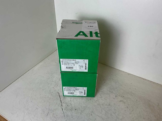 Schneider altivar312 atv312hu11m2b frequentieregelaar (2x) - afbeelding 1 van  6