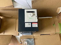 Schneider altivar312 atv312hu11m2b frequentieregelaar (2x) - afbeelding 2 van  6