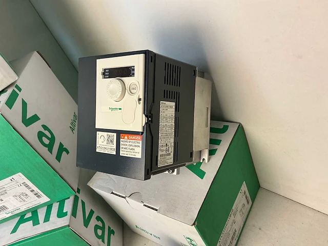 Schneider altivar312 atv312hu11m2b frequentieregelaar (4x) - afbeelding 6 van  9